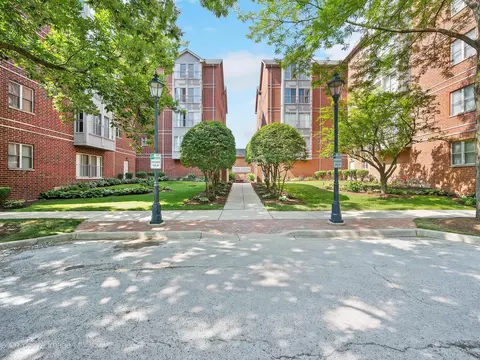 27 E Hattendorf Ave #514, Roselle, IL 60172