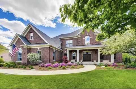 3 N820 John Greenleaf Whittier Pl, Saint Charles, IL 60175