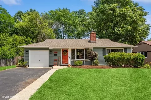 225 N Woodlawn St, Wheaton, IL 60187