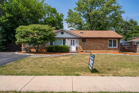 6432 W 83rd St, Burbank, IL 60459
