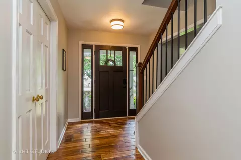 565 Boardman Cir, Bolingbrook, IL 60440 photo 2