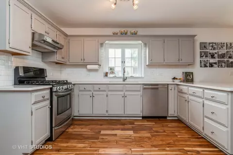 565 Boardman Cir, Bolingbrook, IL 60440 photo 4