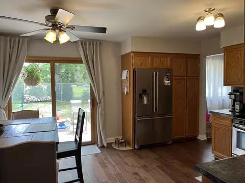 8043 Deer Path St, Justice, IL 60458 photo 5