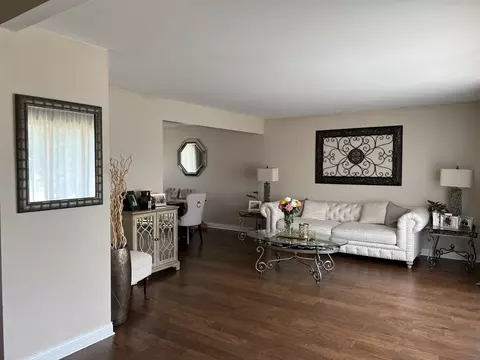 8043 Deer Path St, Justice, IL 60458 photo 2