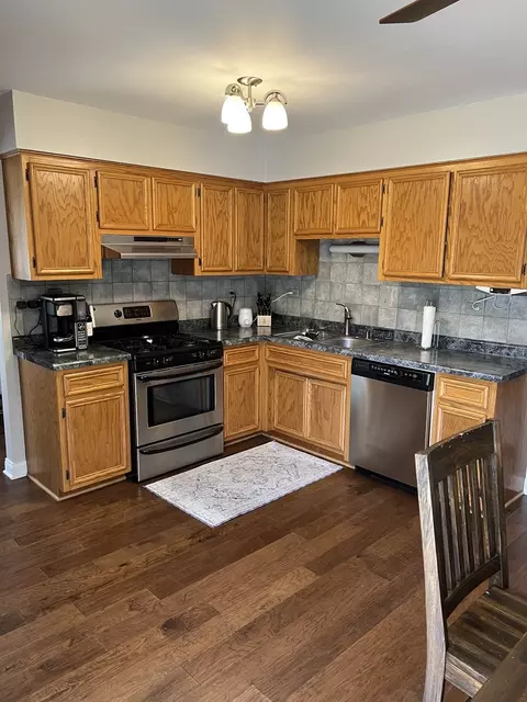 8043 Deer Path St, Justice, IL 60458 photo 4