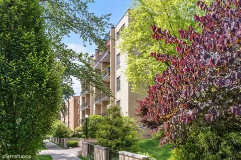 221 N Kenilworth Ave #204, Oak Park, IL 60302