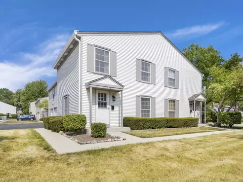 1123 Bunker Hill Ct #E, Wheaton, IL 60189