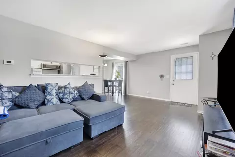 1123 Bunker Hill Ct #E, Wheaton, IL 60189 photo 4