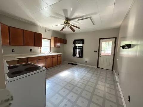 453 E Walnut St, Oglesby, IL 61348 photo 5