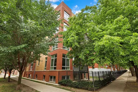 2301 W Wolfram St #1, Chicago, IL 60618