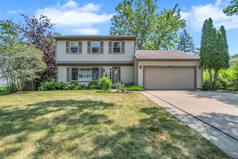 780 Thompson Blvd, Buffalo Grove, IL 60089