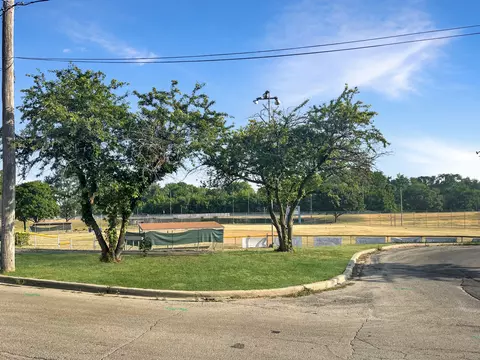 652 W Merchant St, Kankakee, IL 60901 photo 3