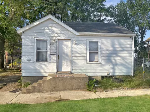 652 W Merchant St, Kankakee, IL 60901