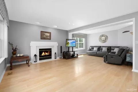 1354 Nightingale Ln, Bartlett, IL 60103 photo 11