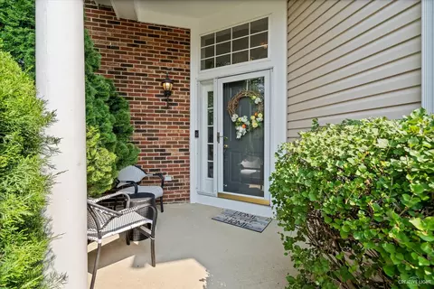 1354 Nightingale Ln, Bartlett, IL 60103 photo 3