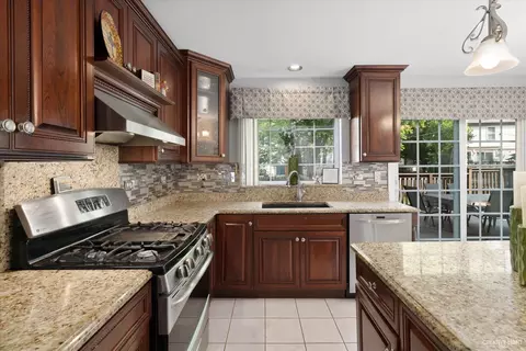 1354 Nightingale Ln, Bartlett, IL 60103 photo 9