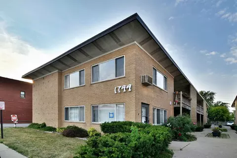 1744 E Oakton St #204, Des Plaines, IL 60018