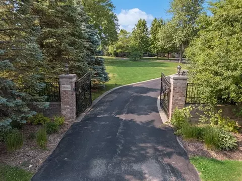 26161 W Cuba Rd, Barrington, IL 60010
