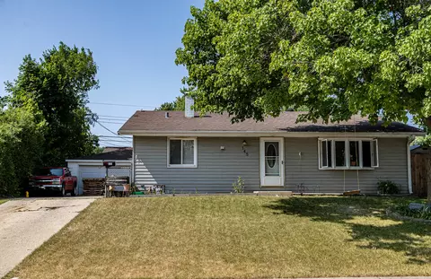 145 Madera Cir, Carpentersville, IL 60110