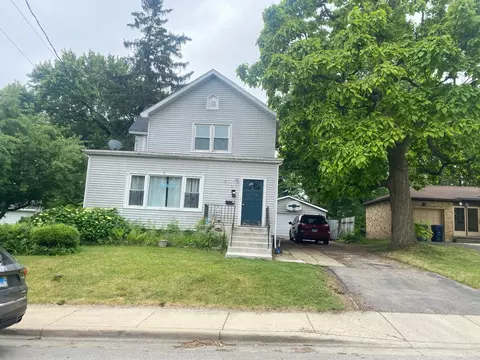 813 Oak St, Elgin, IL 60123