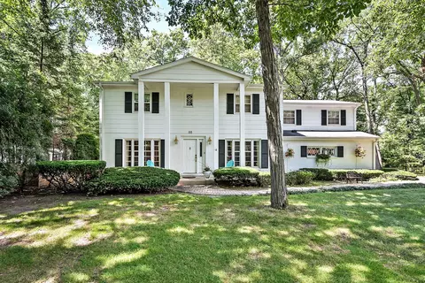 88 Oakwood Ln, Lincolnshire, IL 60069