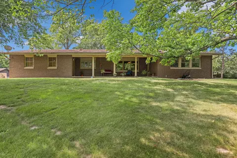 2244 Wagon Trail Rd, White Heath, IL 61884