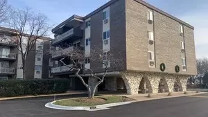 1301 S Finley Rd #421, Lombard, IL 60148