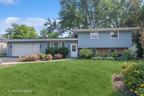 2107 Meadow Dr, Lindenhurst, IL 60046