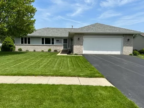 512 David Dr, Winnebago, IL 61088