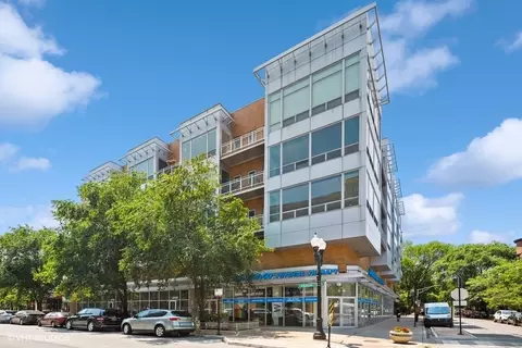 3920 N Sheridan Rd #504, Chicago, IL 60613