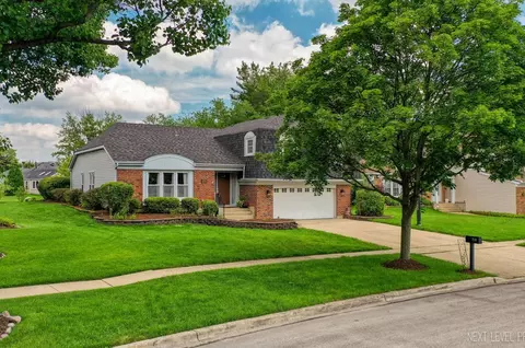 2149 Langford Ln, Wheaton, IL 60189