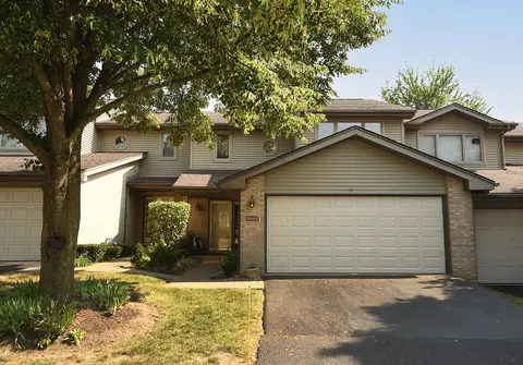 16667 Grants Trl, Orland Park, IL 60467