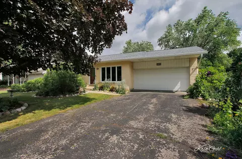 3210 W Kinley Blvd, Mchenry, IL 60050