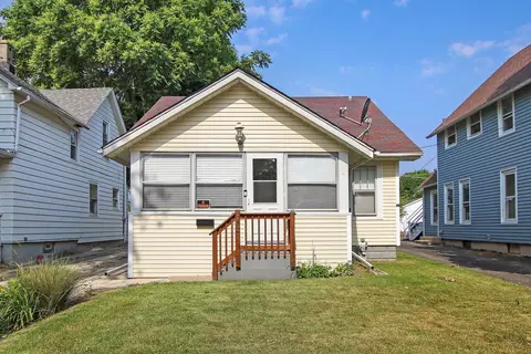 512 N Poplar St, Waukegan, IL 60085