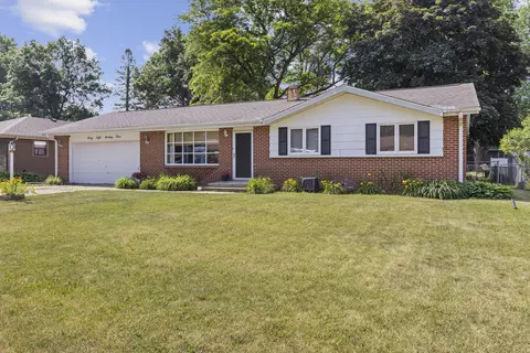 4875 Danforth Dr, Rockford, IL 61114 photo 2