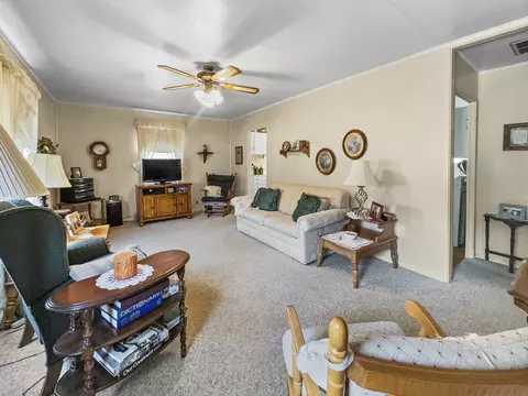120 E 2nd St, Gilman, IL 60938 photo 4