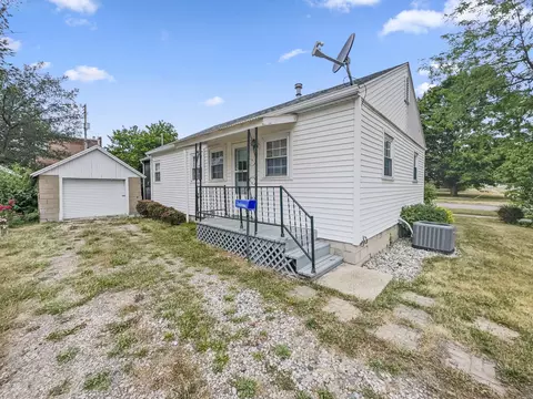 120 E 2nd St, Gilman, IL 60938 photo 2
