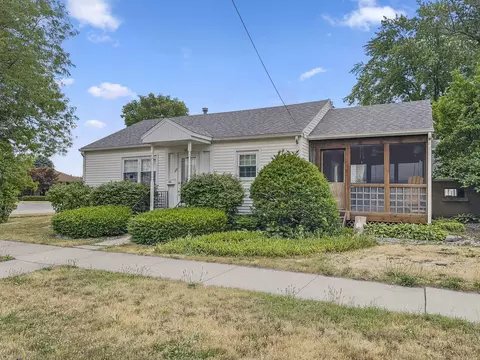 120 E 2nd St, Gilman, IL 60938