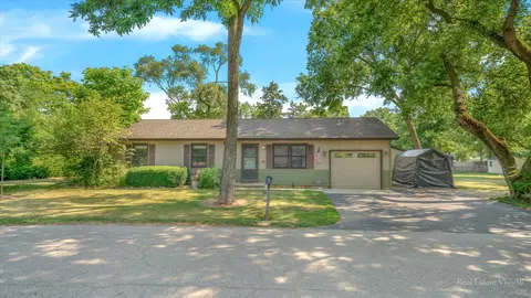 1812 Blossom St, Crystal Lake, IL 60014