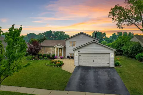 830 Harvest Dr, Lake Zurich, IL 60047
