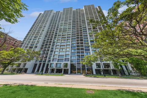 3200 N Lake Shore Dr #904, Chicago, IL 60657