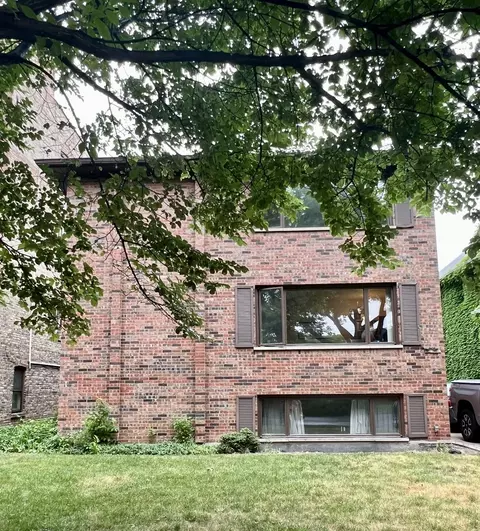 820 S Maple Ave, Oak Park, IL 60304
