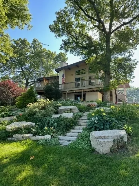 1576 Holiday Dr, Lake Holiday, IL 60548