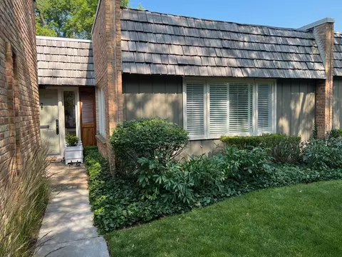 1877 Somerset Ln, Northbrook, IL 60062
