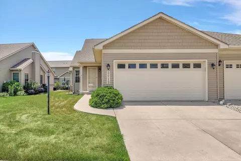 2213 Pebblebrooke Ln, Urbana, IL 61802