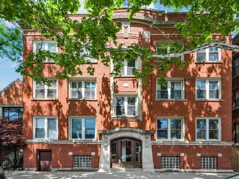 1906 W Byron St #2E, Chicago, IL 60613