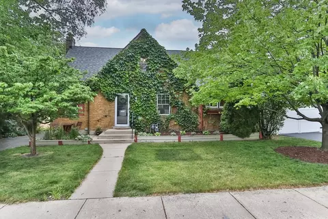 924 S Cambridge Ave, Elmhurst, IL 60126