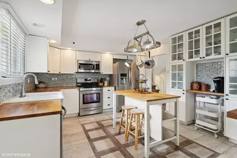451 Debra Dr, Des Plaines, IL 60016 photo 5
