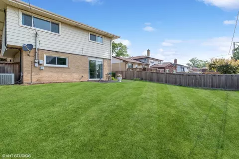 451 Debra Dr, Des Plaines, IL 60016 photo 19