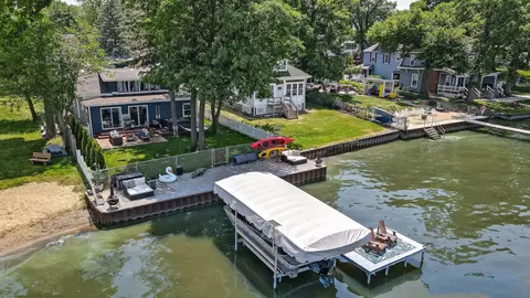 36910 N Stanton Point Rd, Ingleside, IL 60041